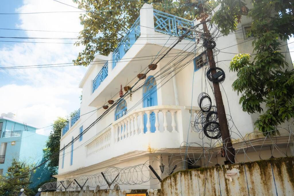 Blue Door Villa By Homeyhuts Rājpur Esterno foto